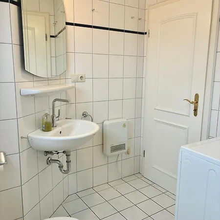 Am Kurhaus 11b *